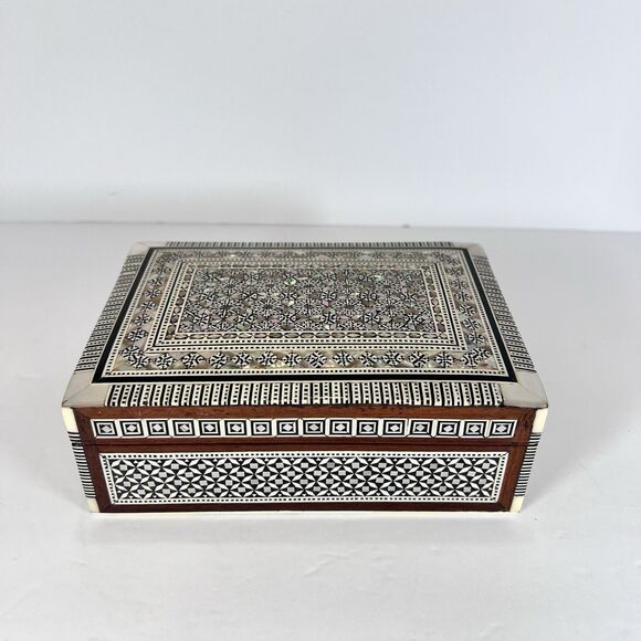 VTG Handcrafted Wooden Trinket Box Inlayed with Mother of Pearl/Abalone 1950's - Picture 3 of 13